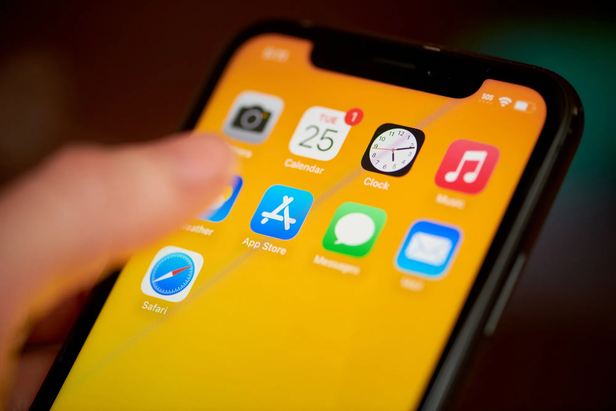 Apple supplier Lens Tech seeks up to 6 million in Hong Kong listing